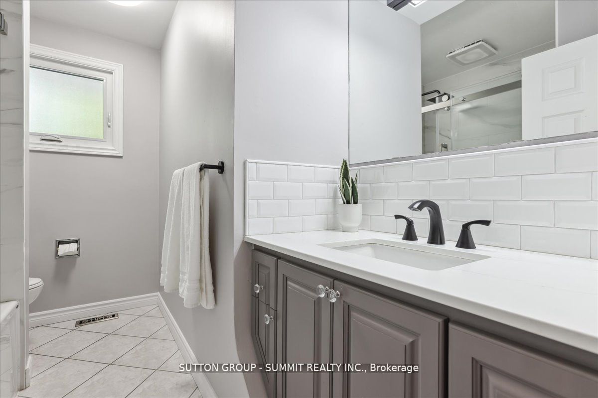 545 Parkside Cres