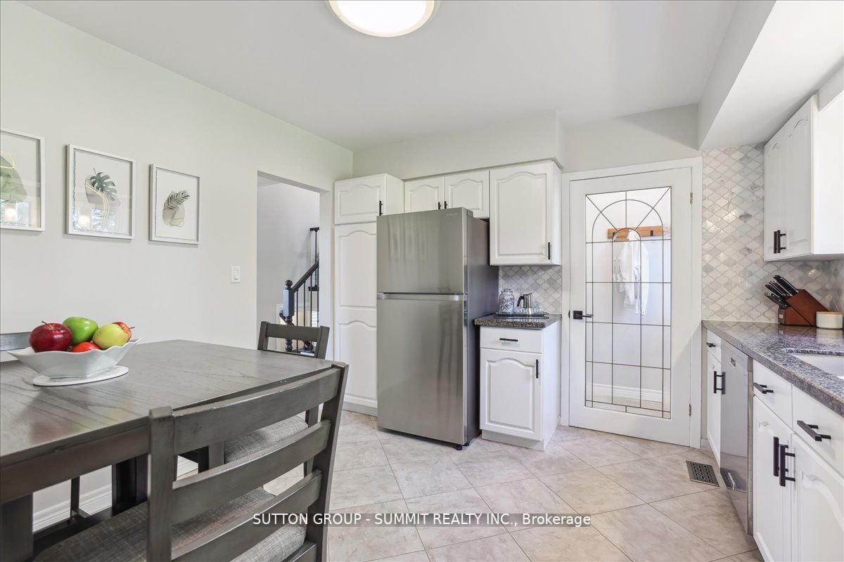545 Parkside Cres