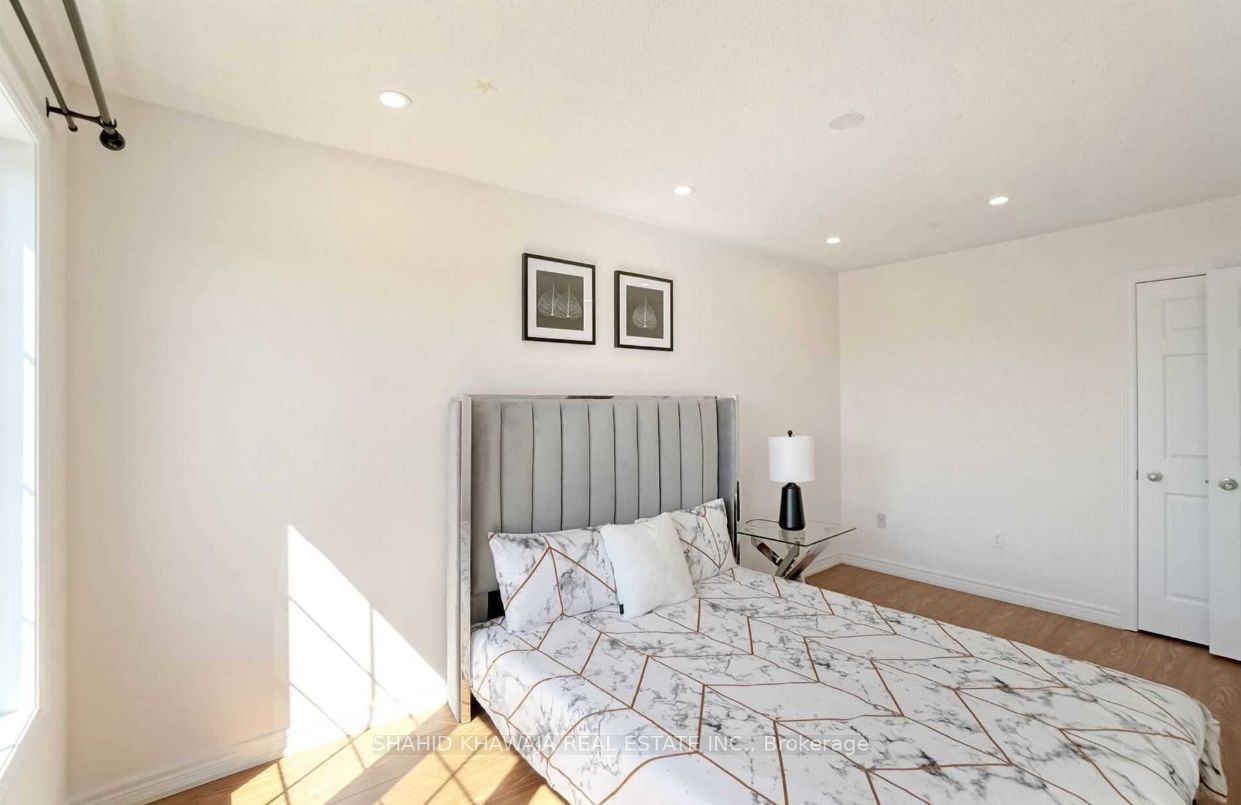 963 Transom Cres