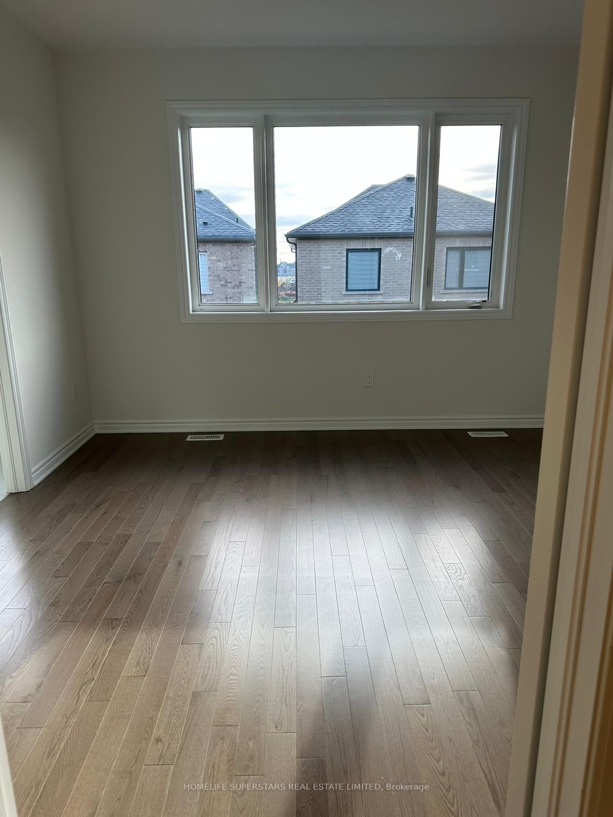 25 Moorhart Cres
