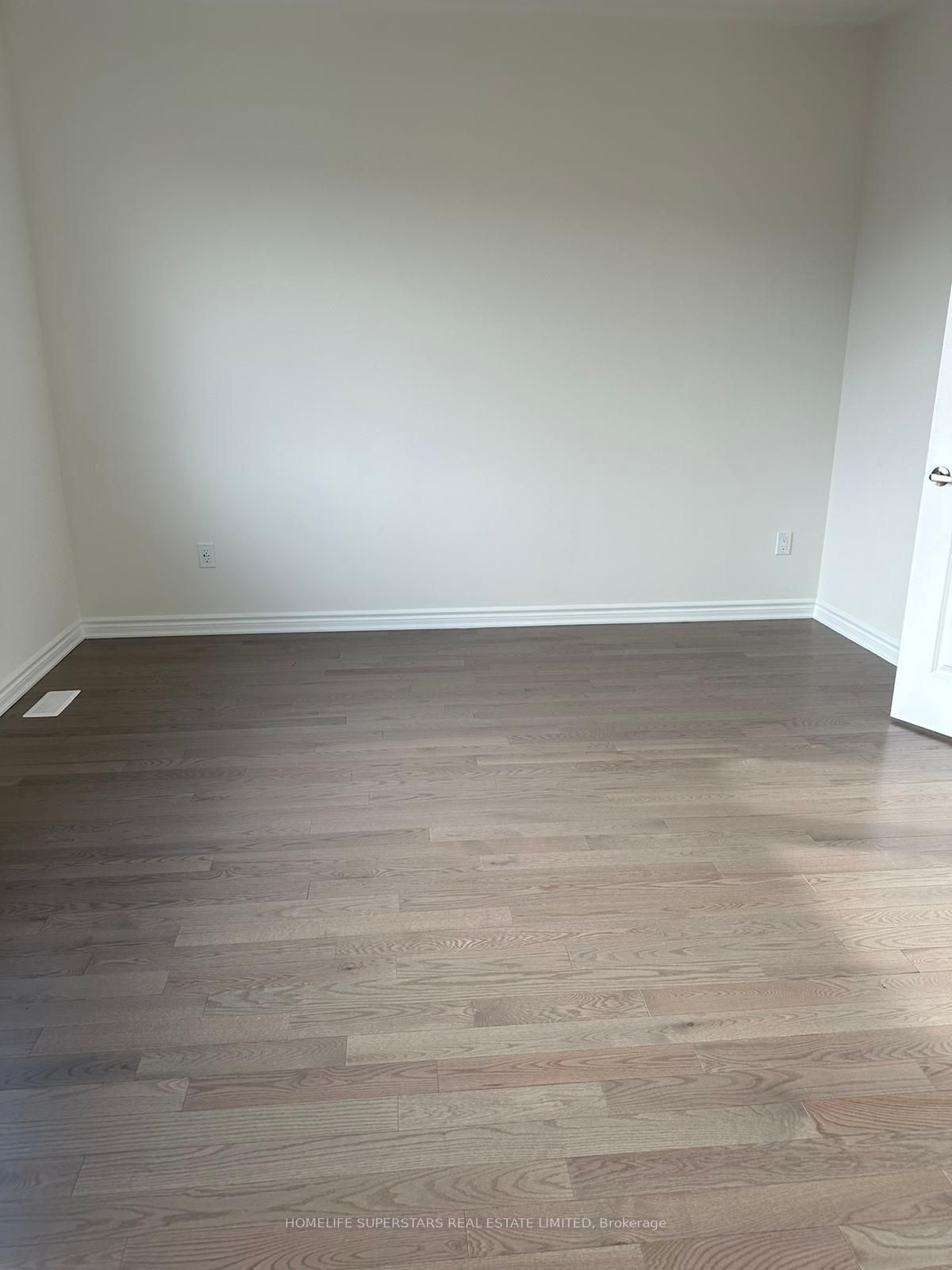 25 Moorhart Cres