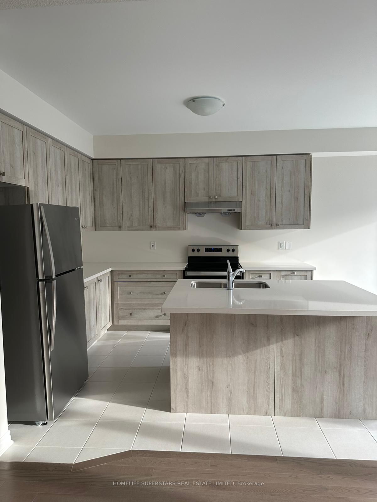 25 Moorhart Cres