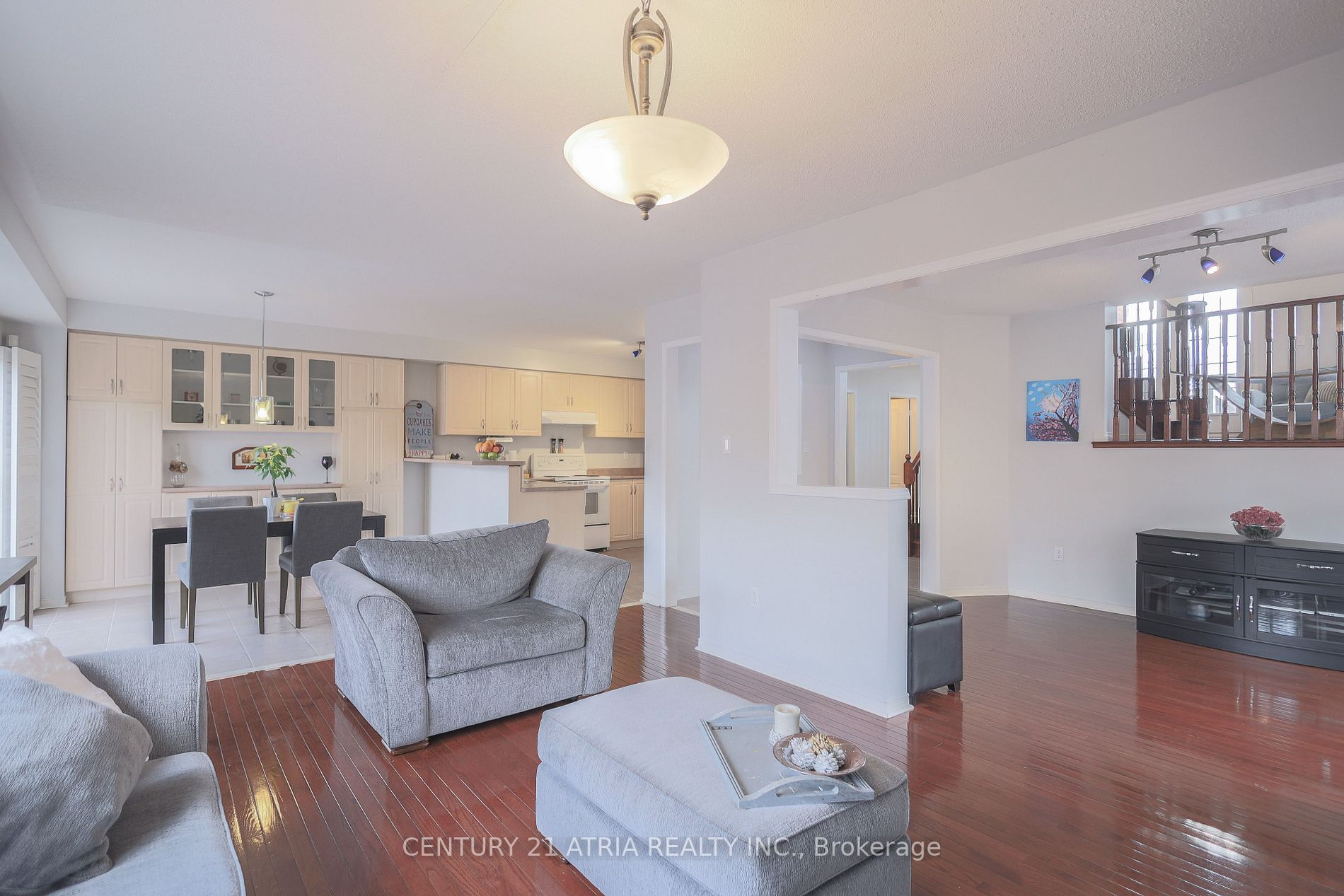 3 Poplar Plains Rd W