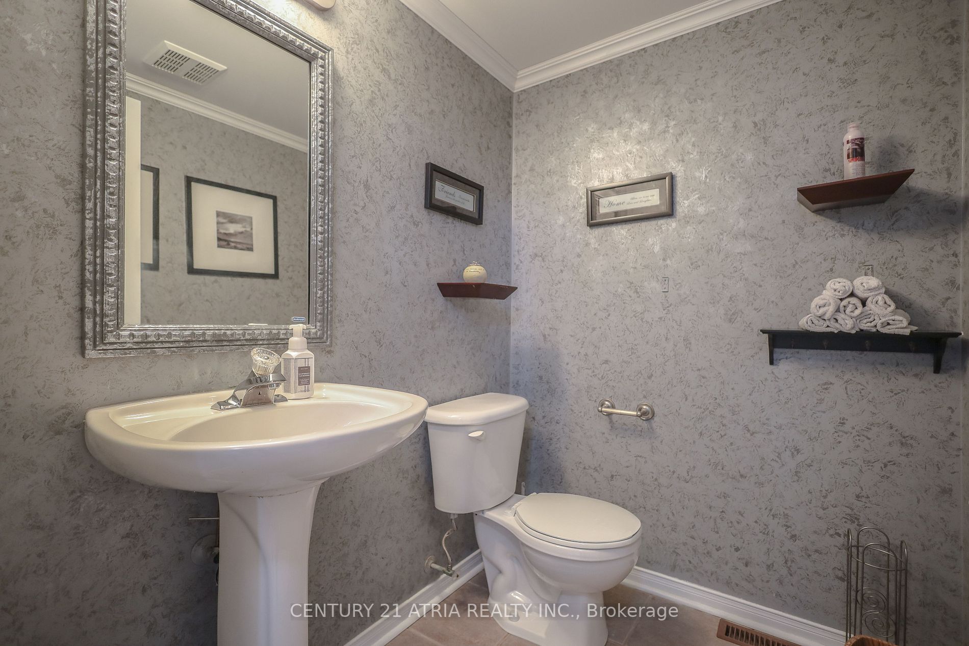 3 Poplar Plains Rd W