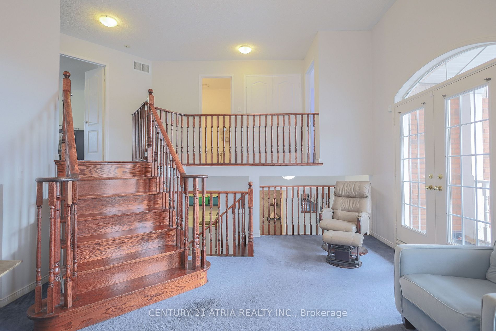 3 Poplar Plains Rd W