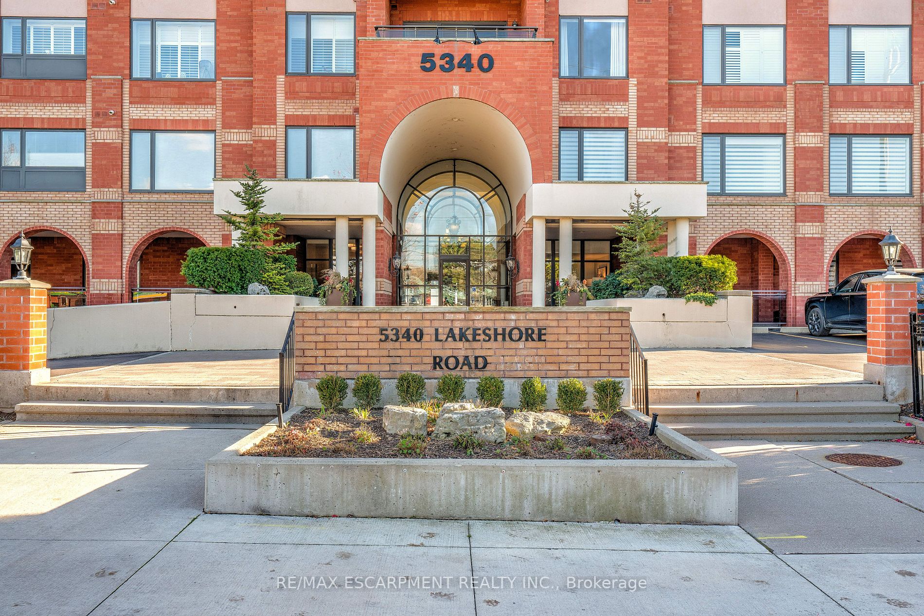 5340 Lakeshore Rd, #505