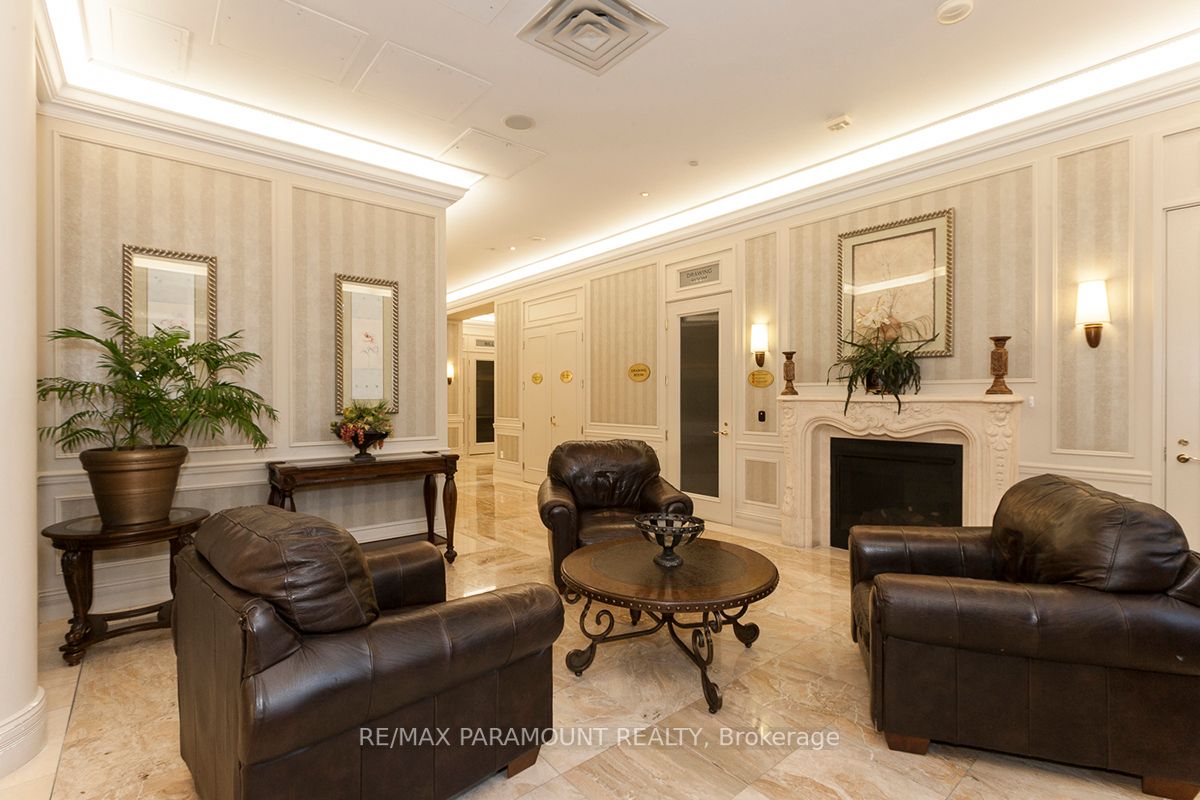 25 Kingsbridge Garden Circ, #2127