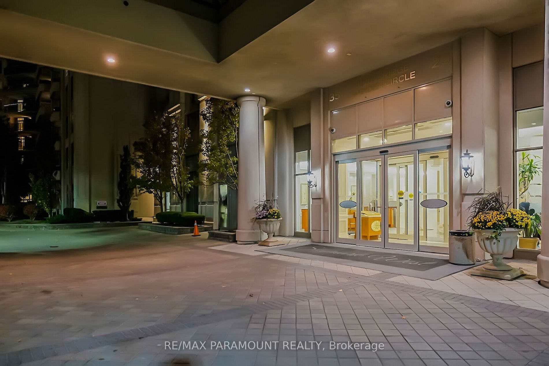 25 Kingsbridge Garden Circ, #2127