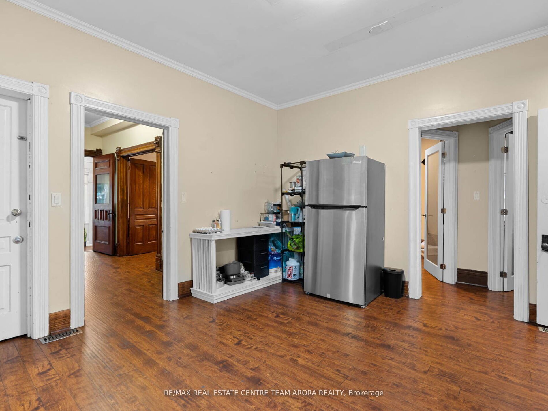 281 Main St N