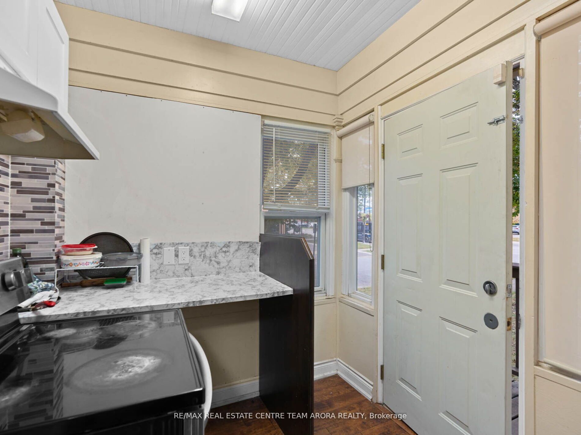 281 Main St N