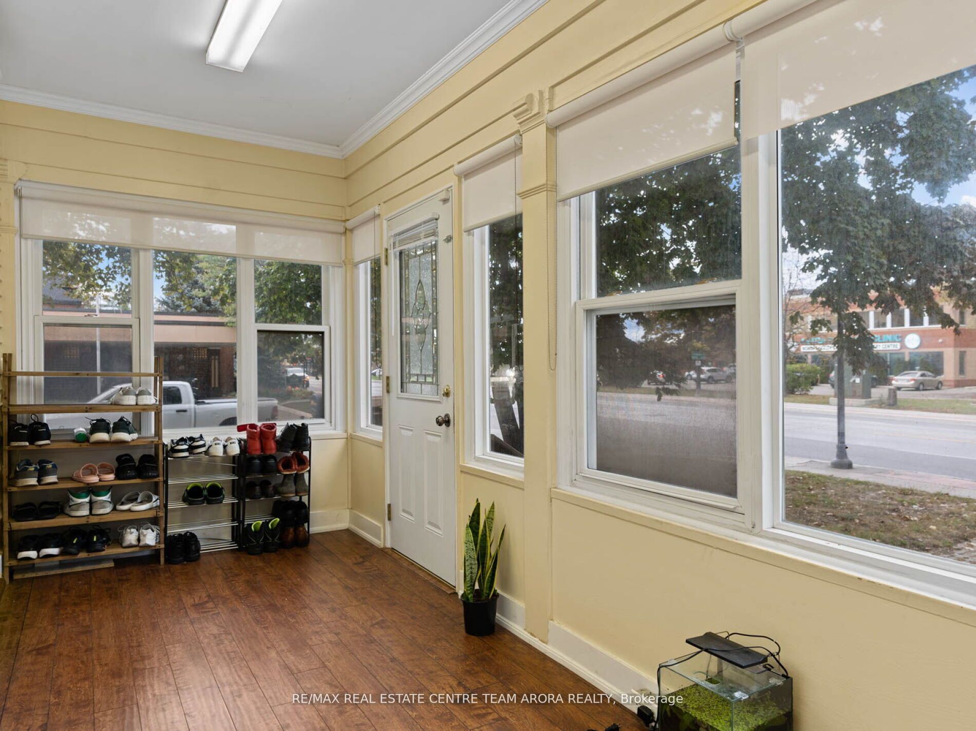 281 Main St N