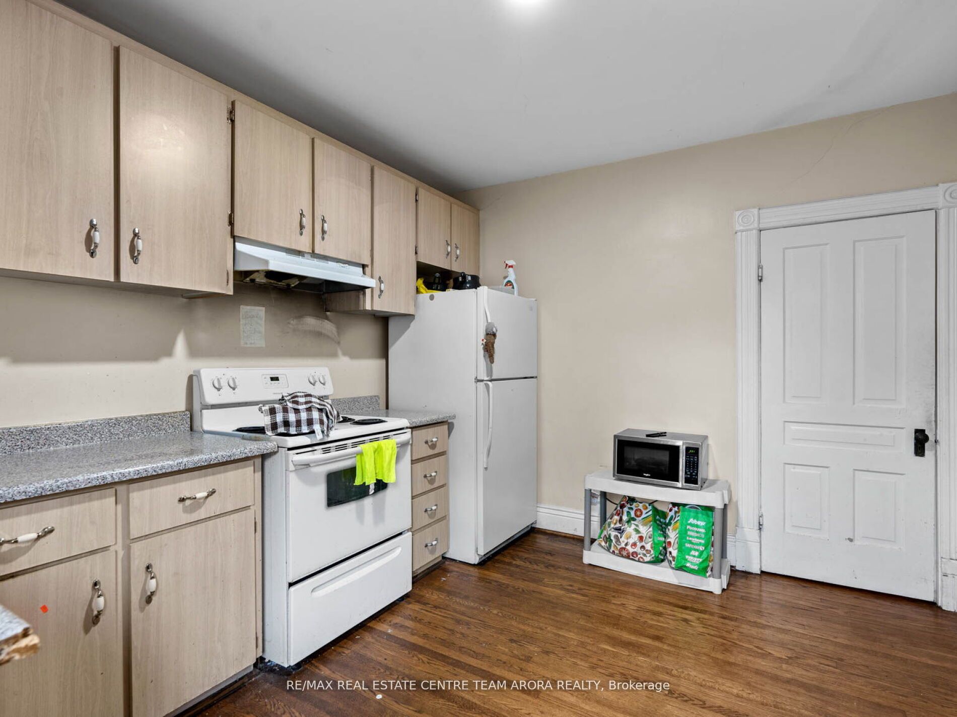 281 Main St N