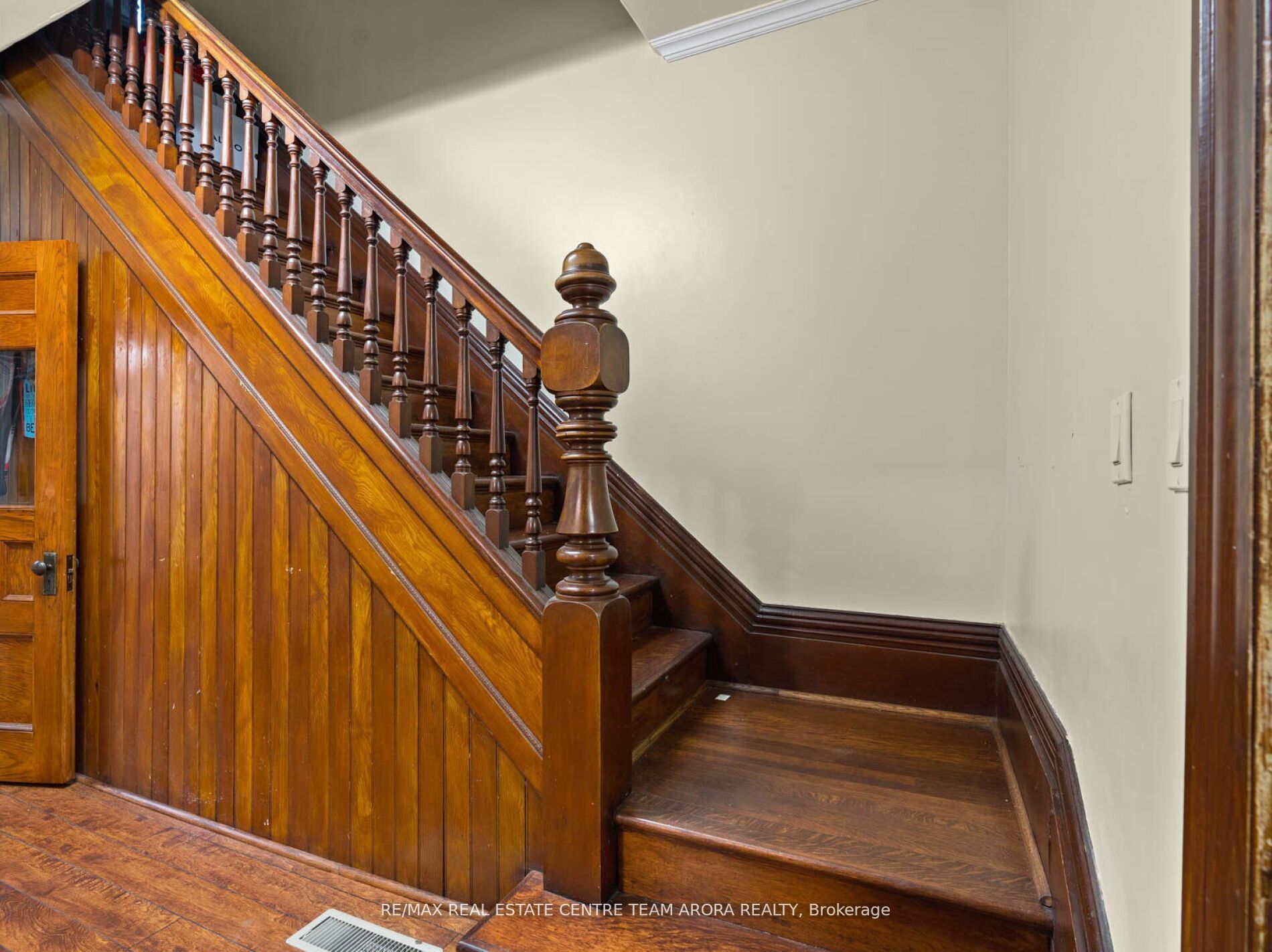 281 Main St N