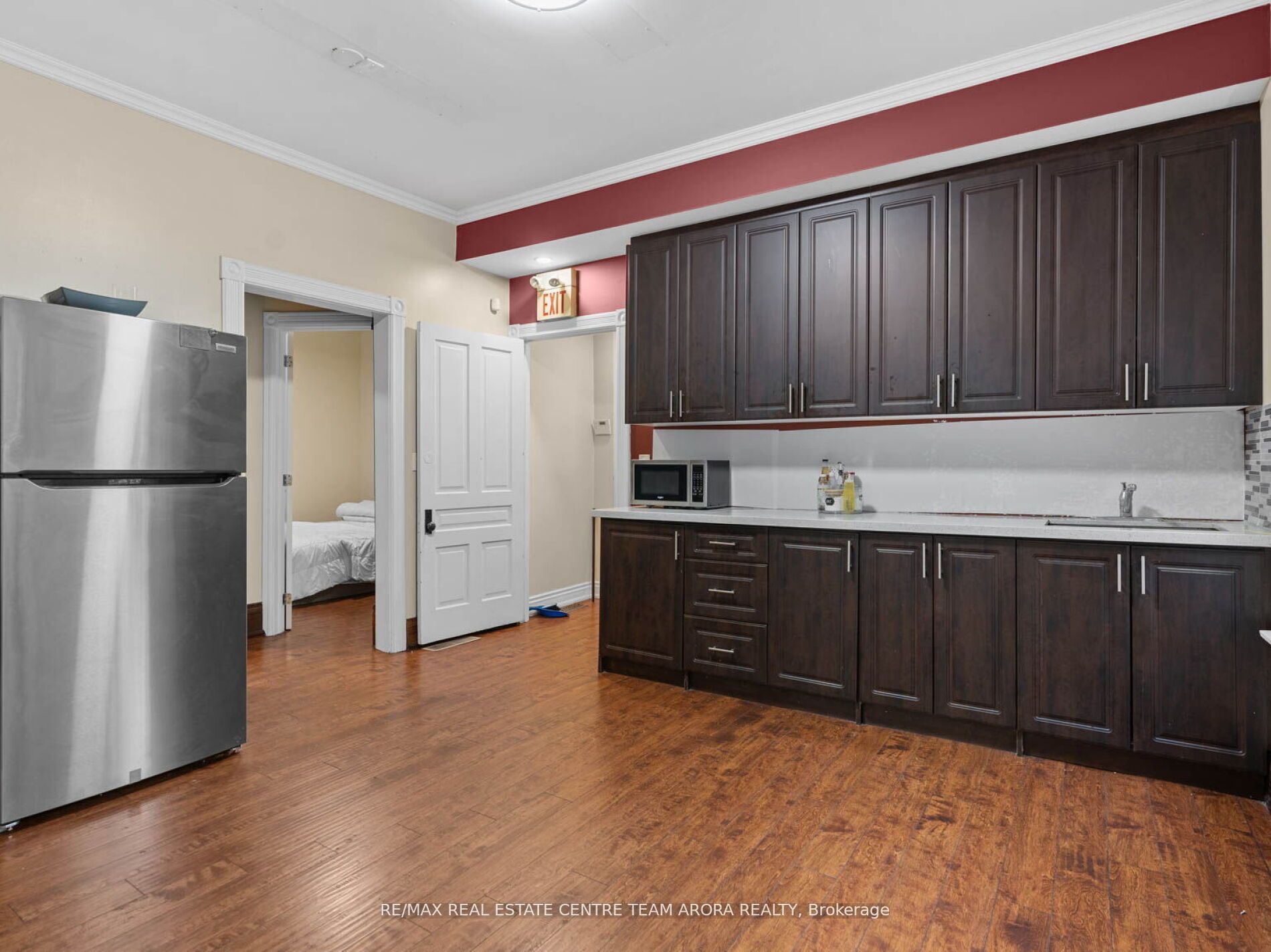 281 Main St N