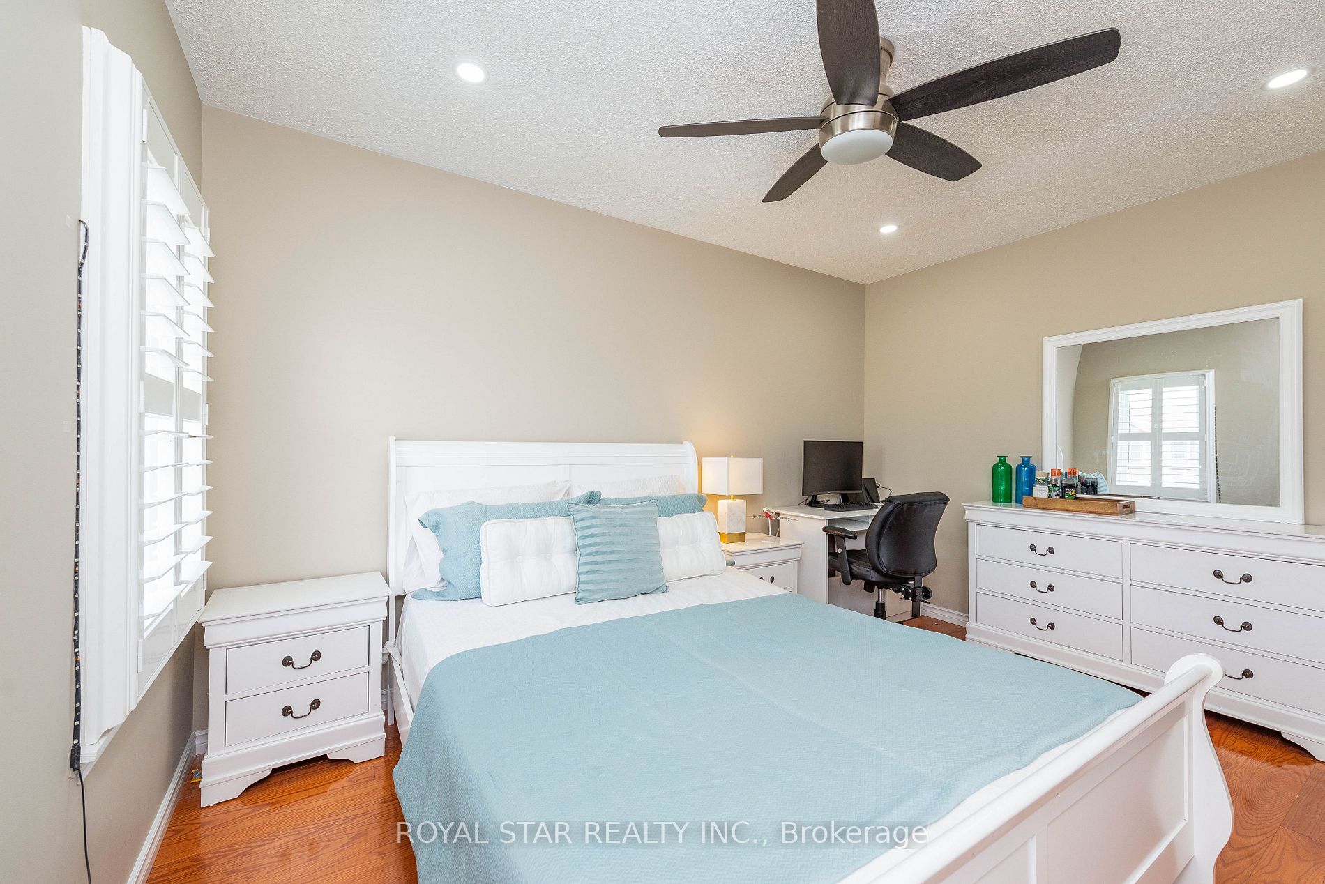 1 Nimrod Cres