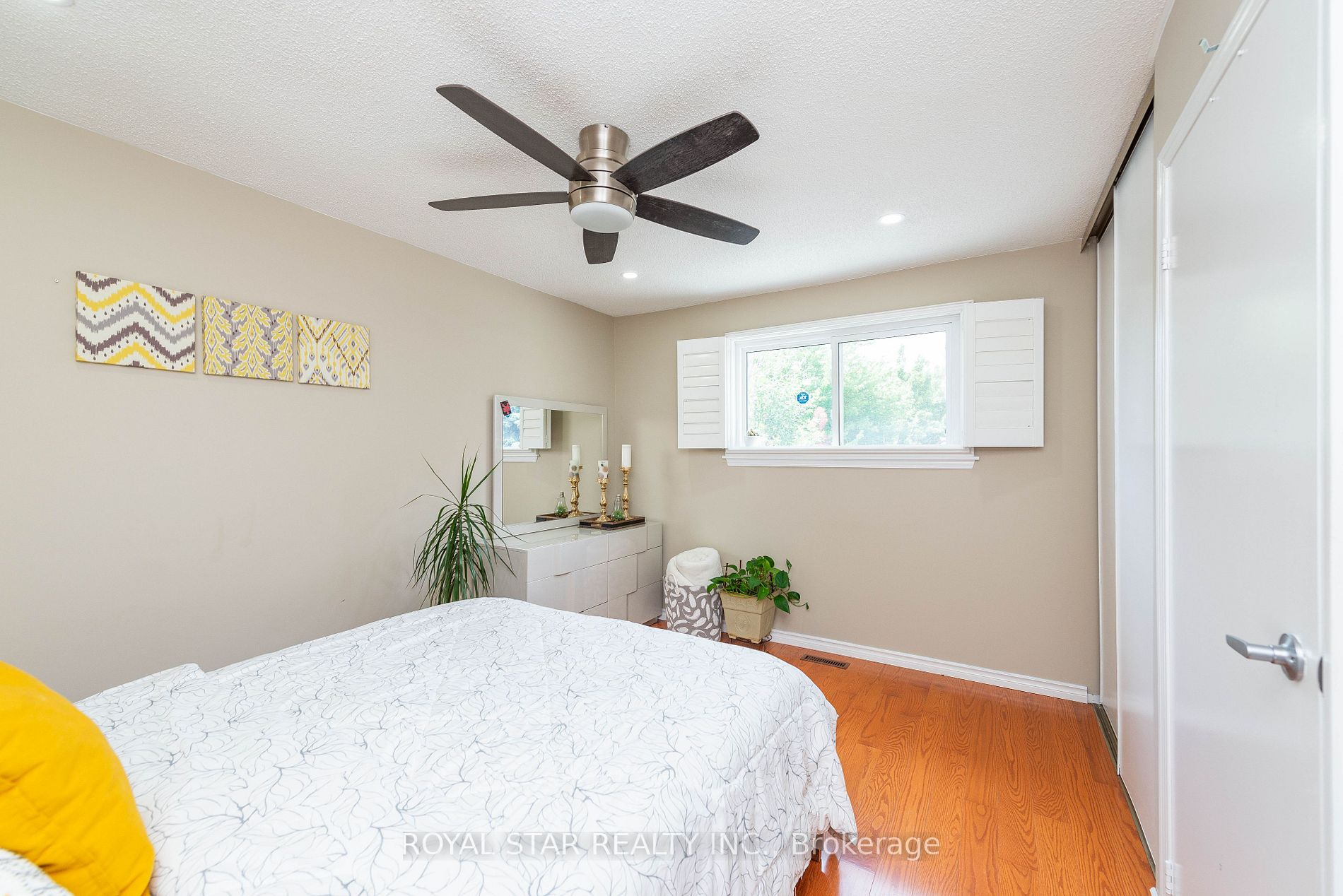 1 Nimrod Cres