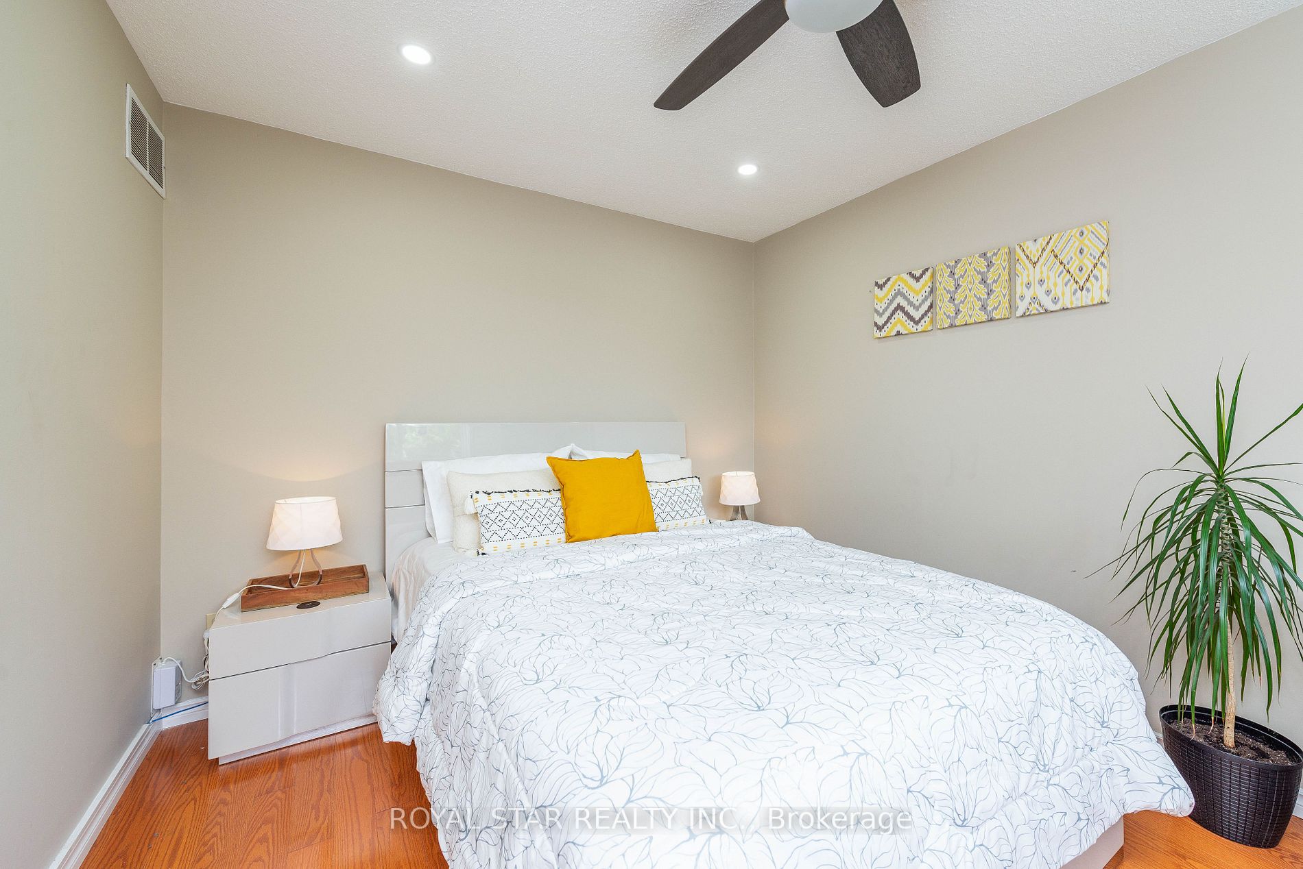 1 Nimrod Cres