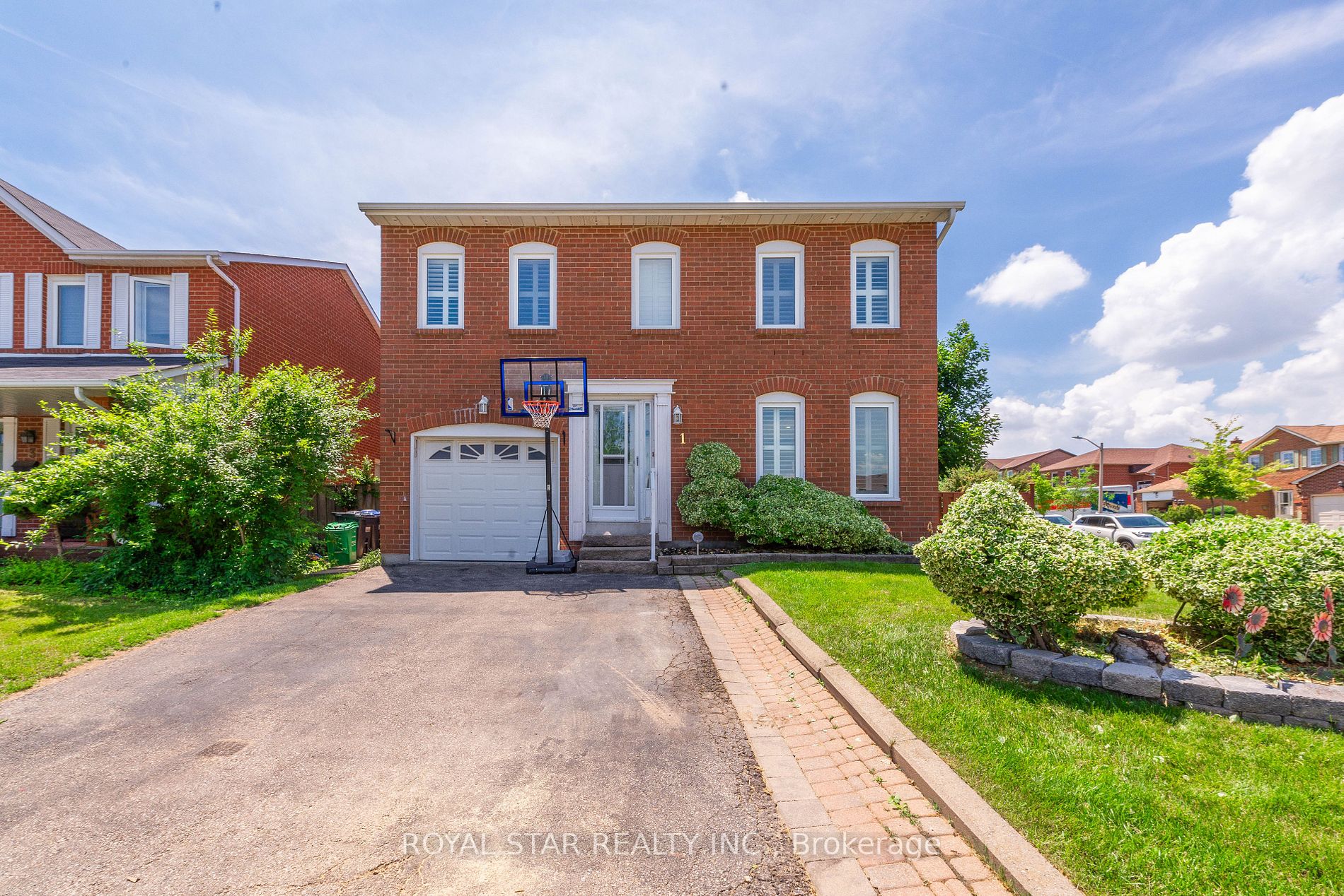 1 Nimrod Cres