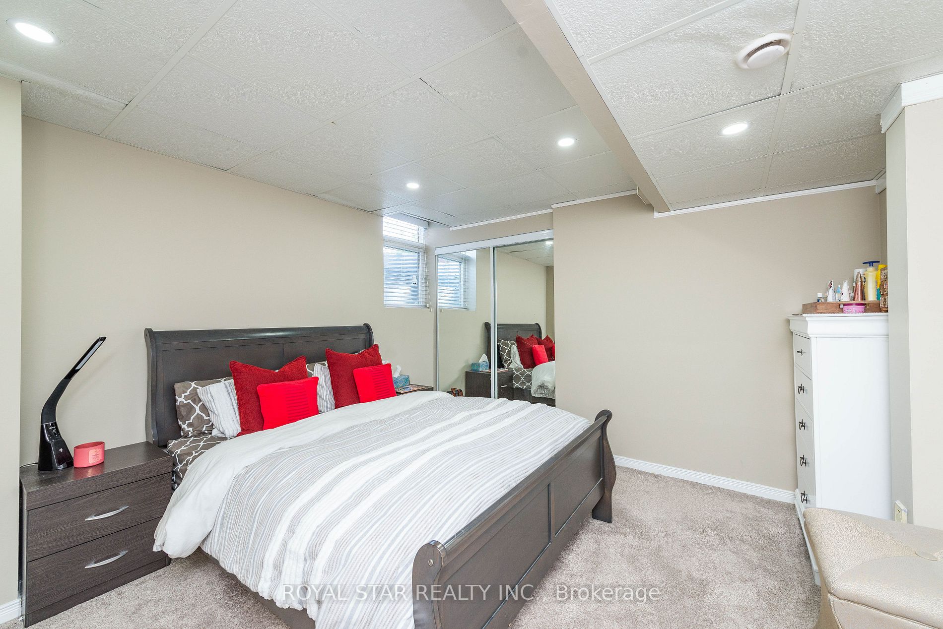 1 Nimrod Cres