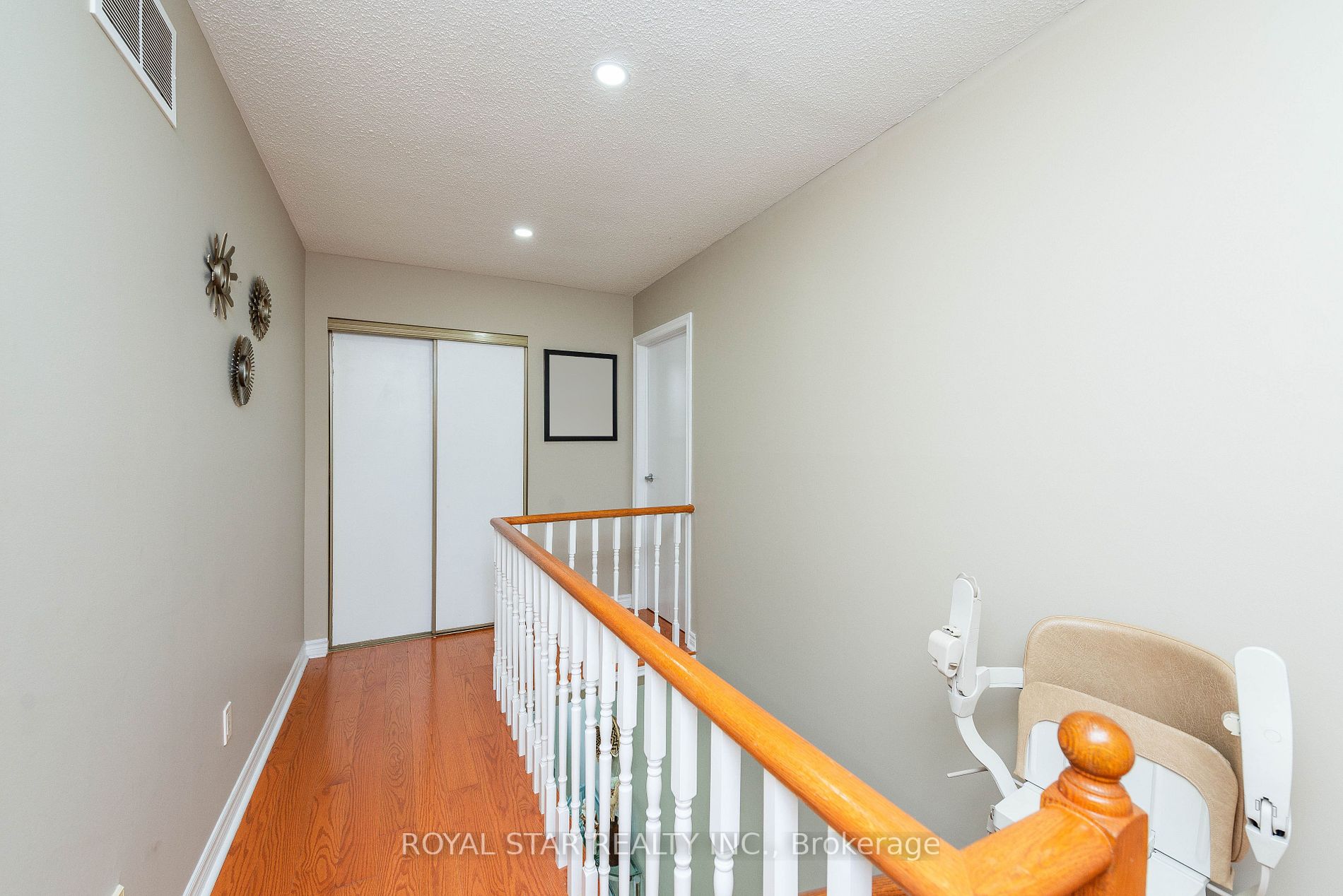 1 Nimrod Cres