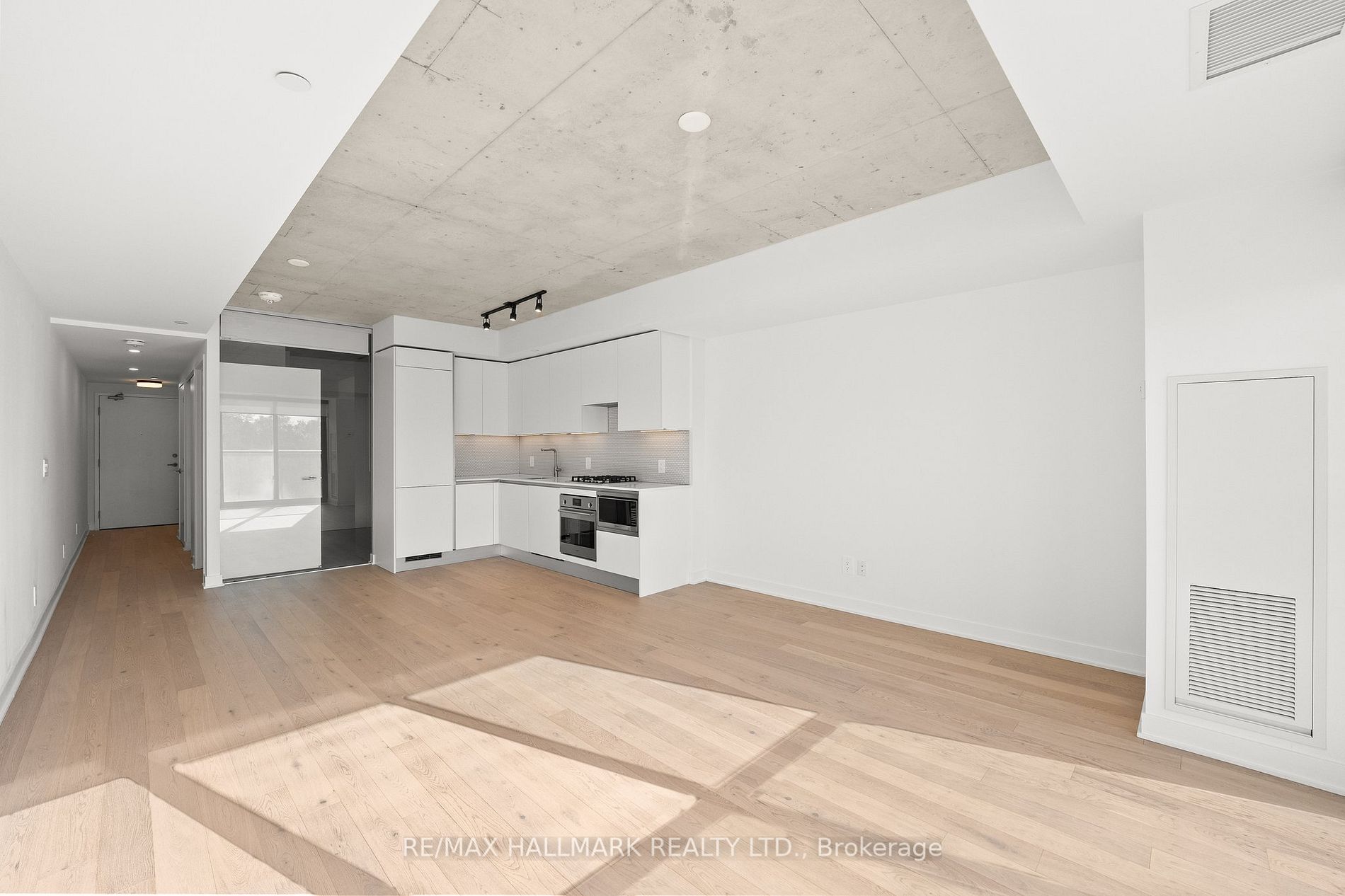 2720 Dundas St W, #324