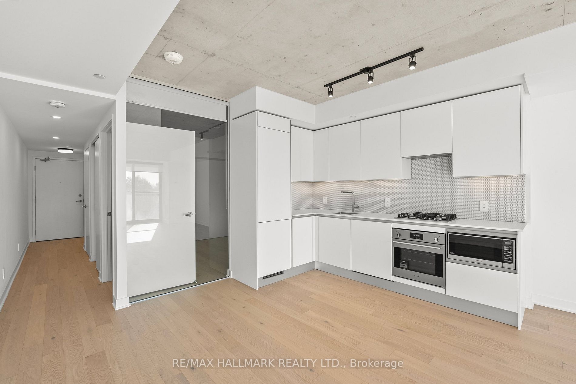 2720 Dundas St W, #324