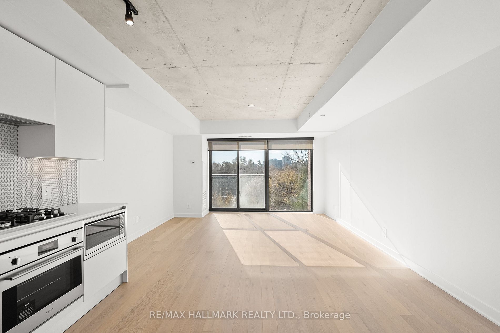 2720 Dundas St W, #324