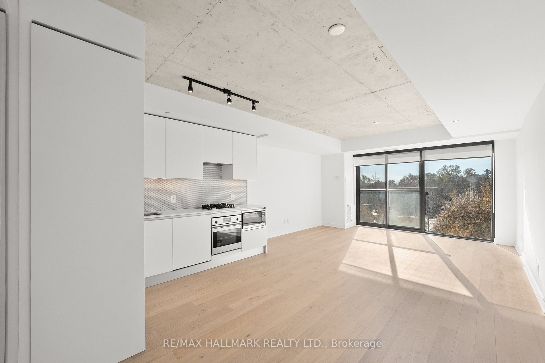 2720 Dundas St W, #324