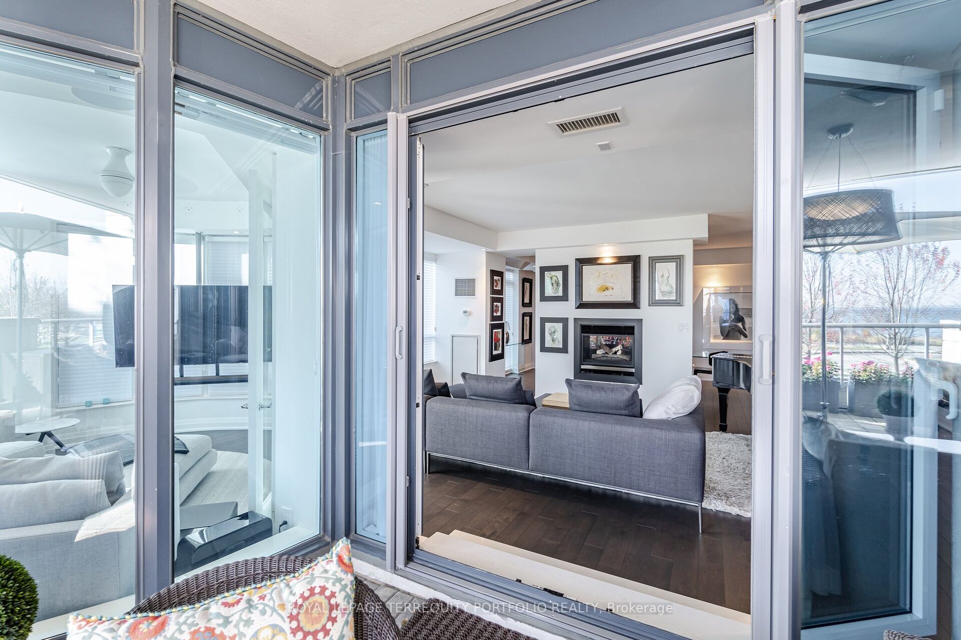 2095 Lake Shore Blvd W, #115
