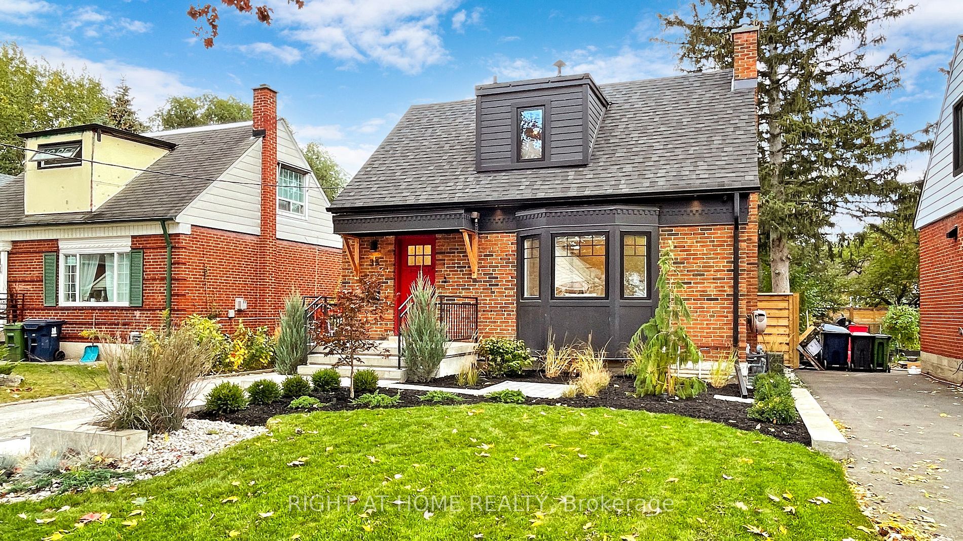 35 Lippincott St W