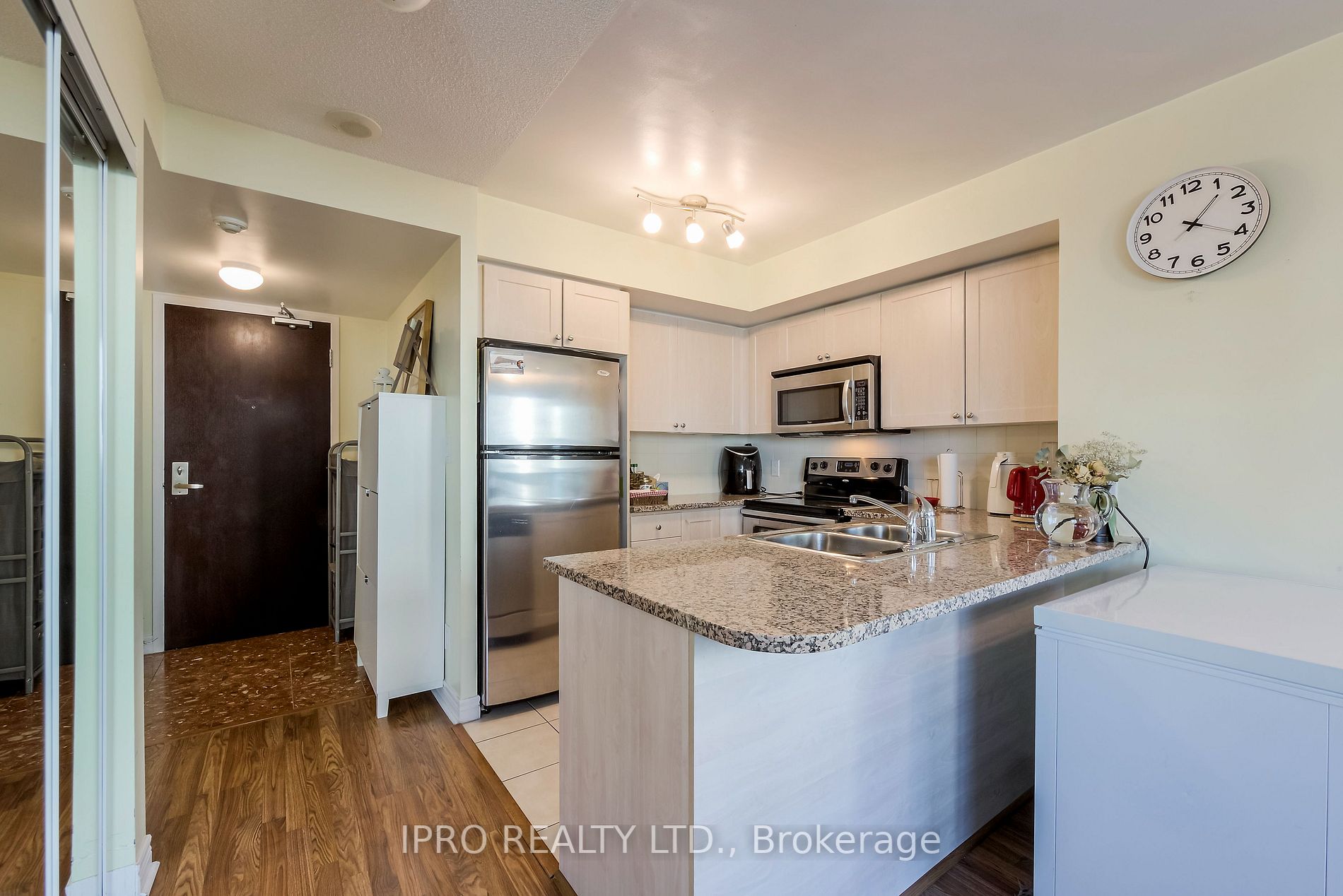 208 Enfield Pl, #901