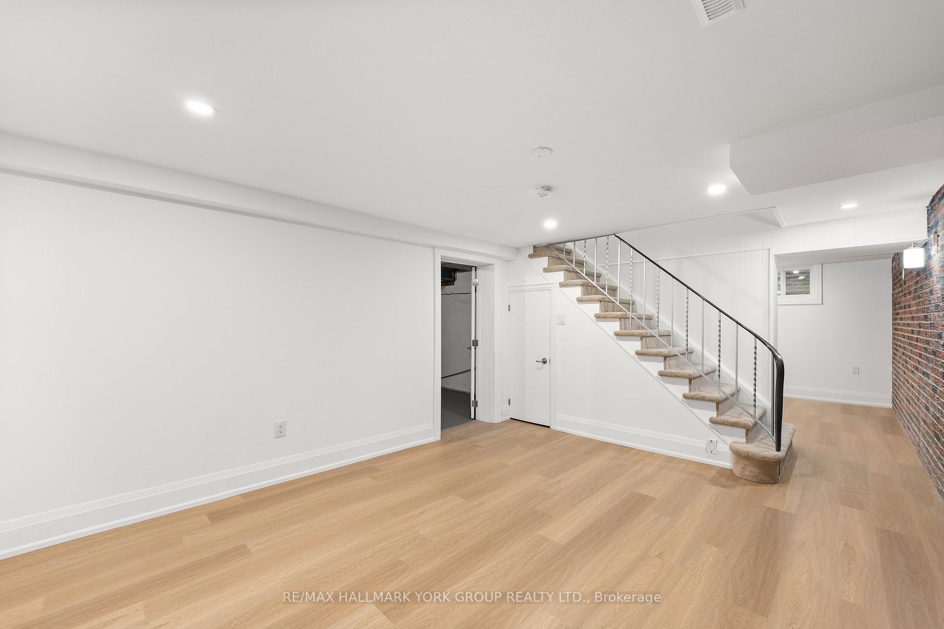 242 Mill Rd
