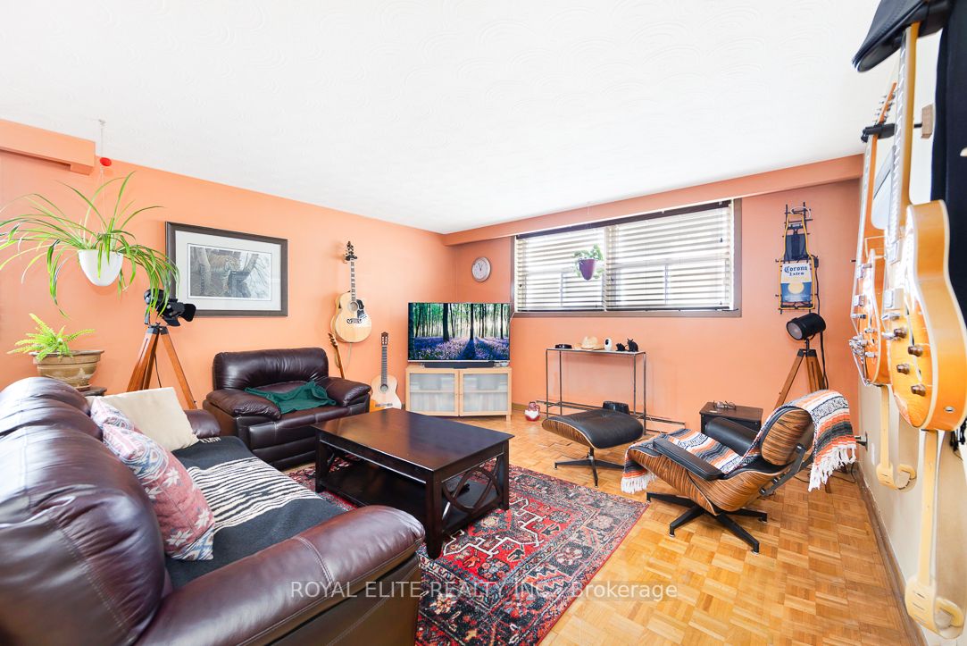 25 Haggert Ave S