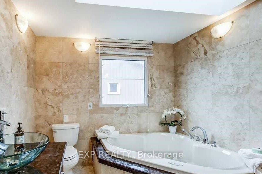 2456 Brasilia Circ