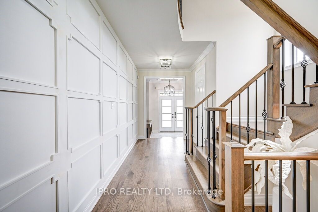 160 Upper Canada Crt