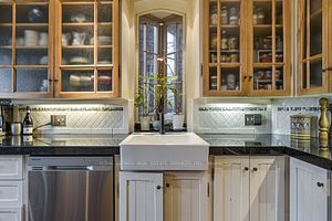 125 Macdonell Ave