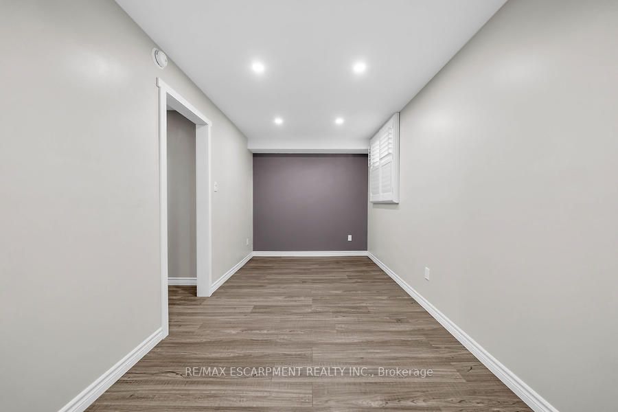 70 Plains Rd W, #25