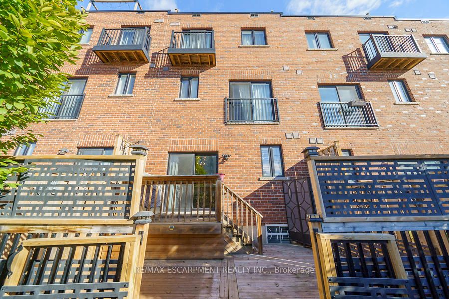 70 Plains Rd W, #25