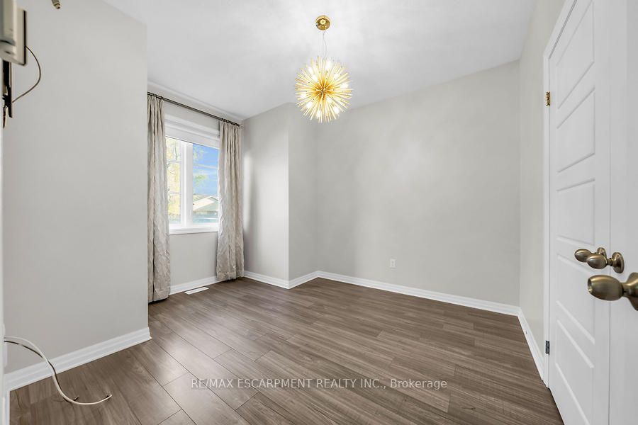 70 Plains Rd W, #25