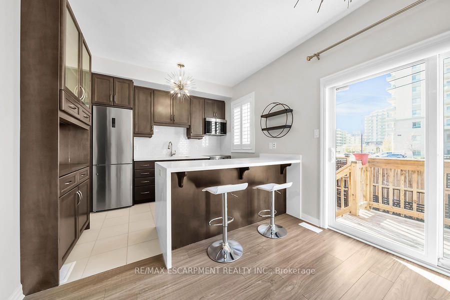 70 Plains Rd W, #25