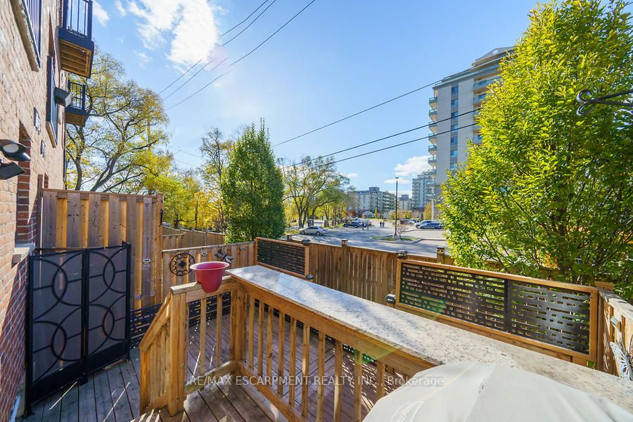 70 Plains Rd W, #25