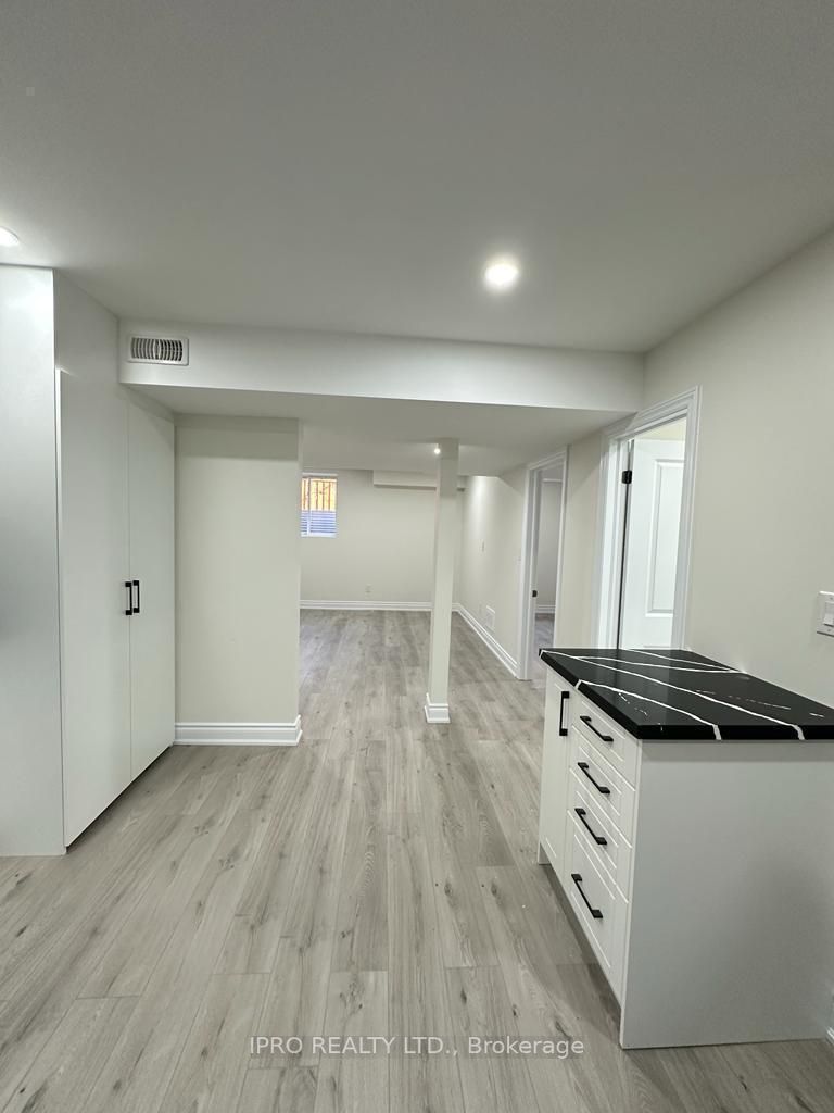 816 Sumac Cres