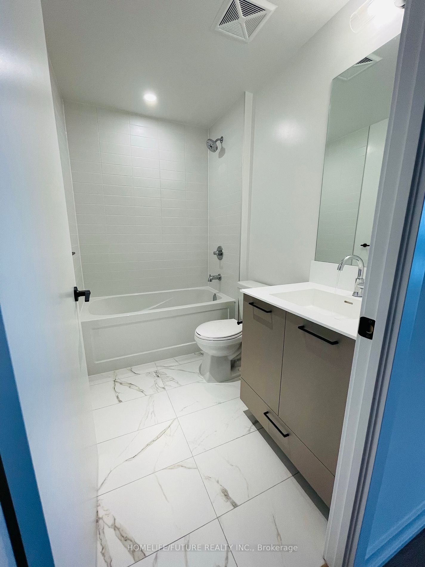 10 Lagerfeld Dr, #502