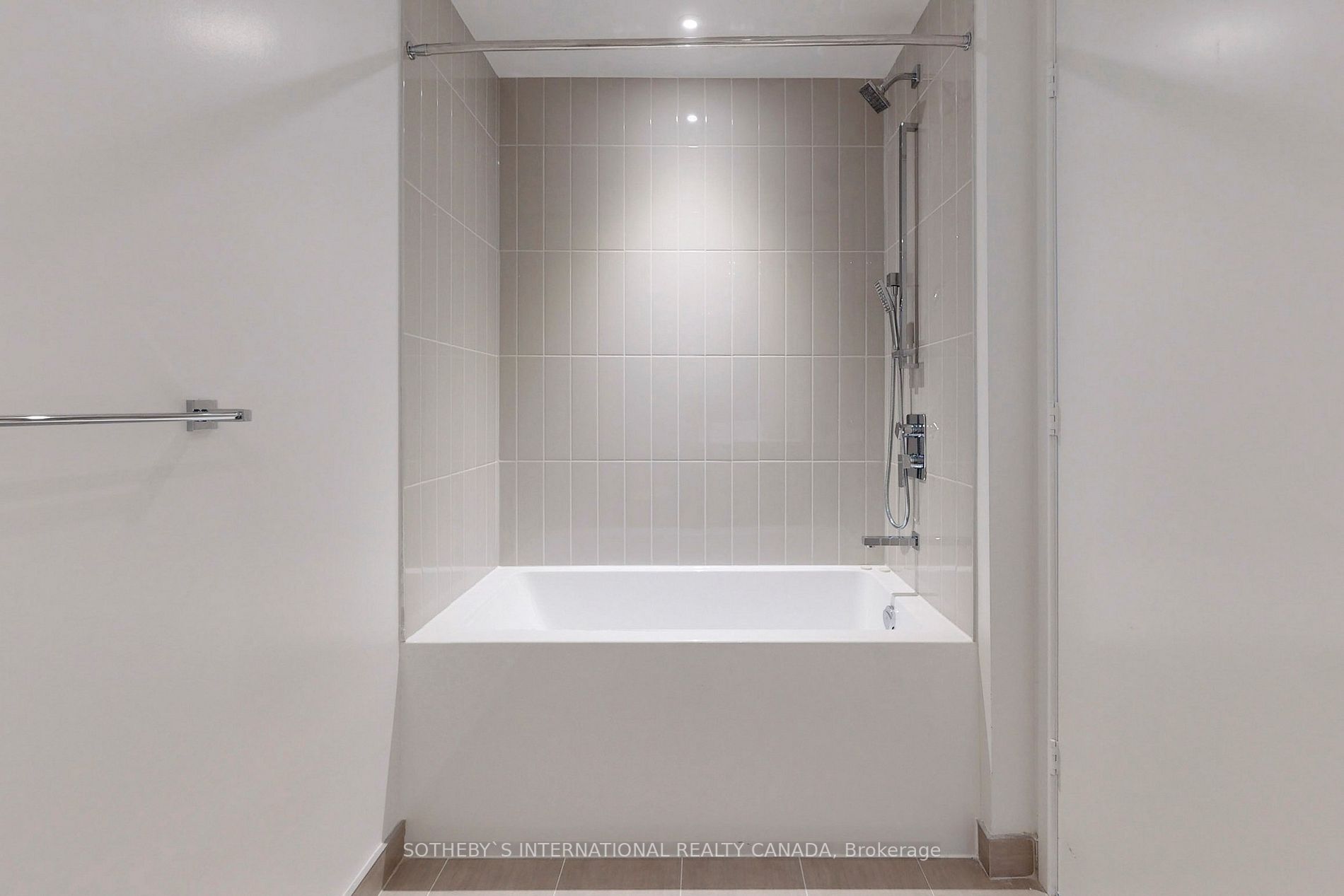 3883 Quartz Road, #1812