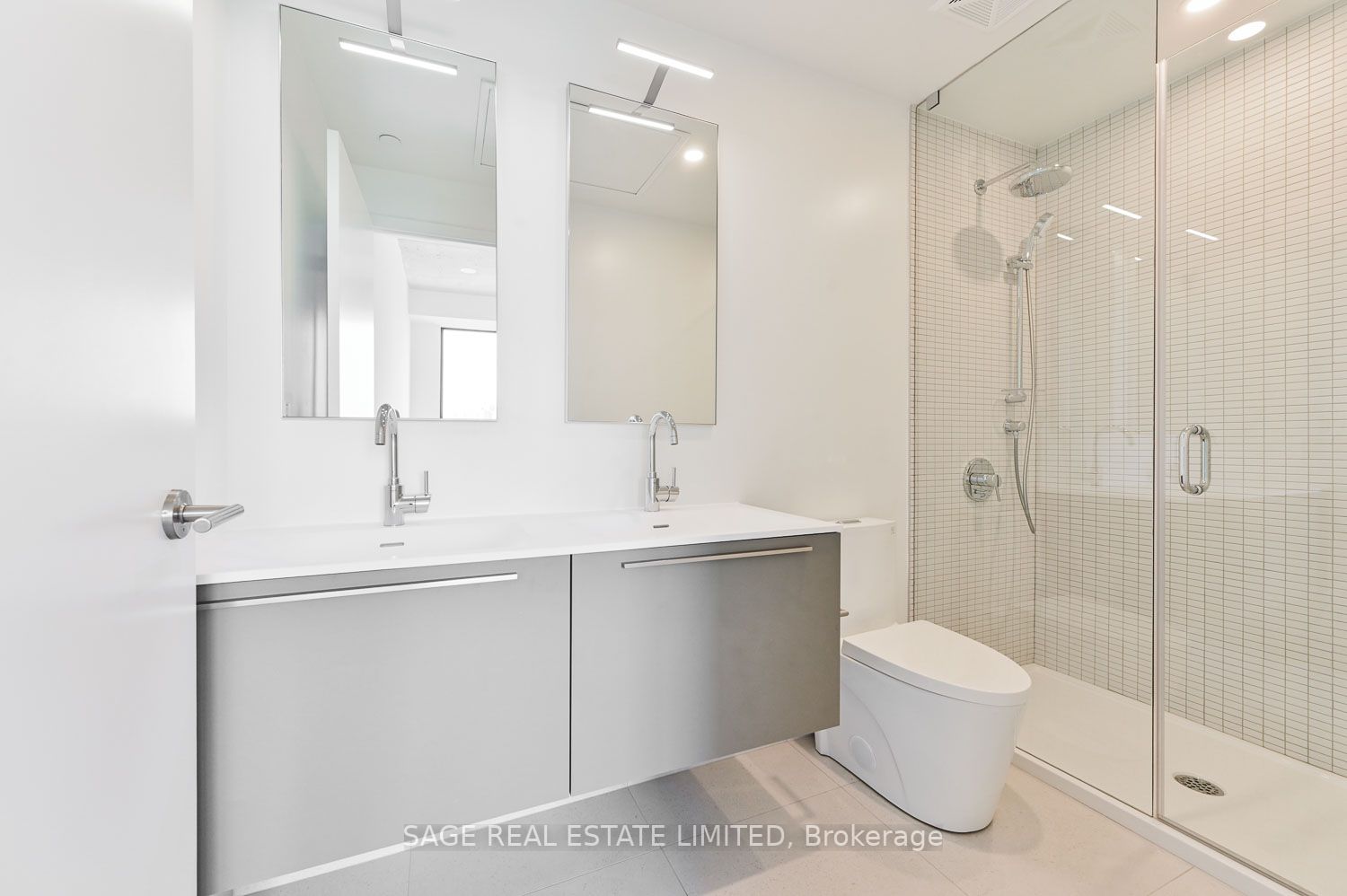 2720 Dundas St W, #811