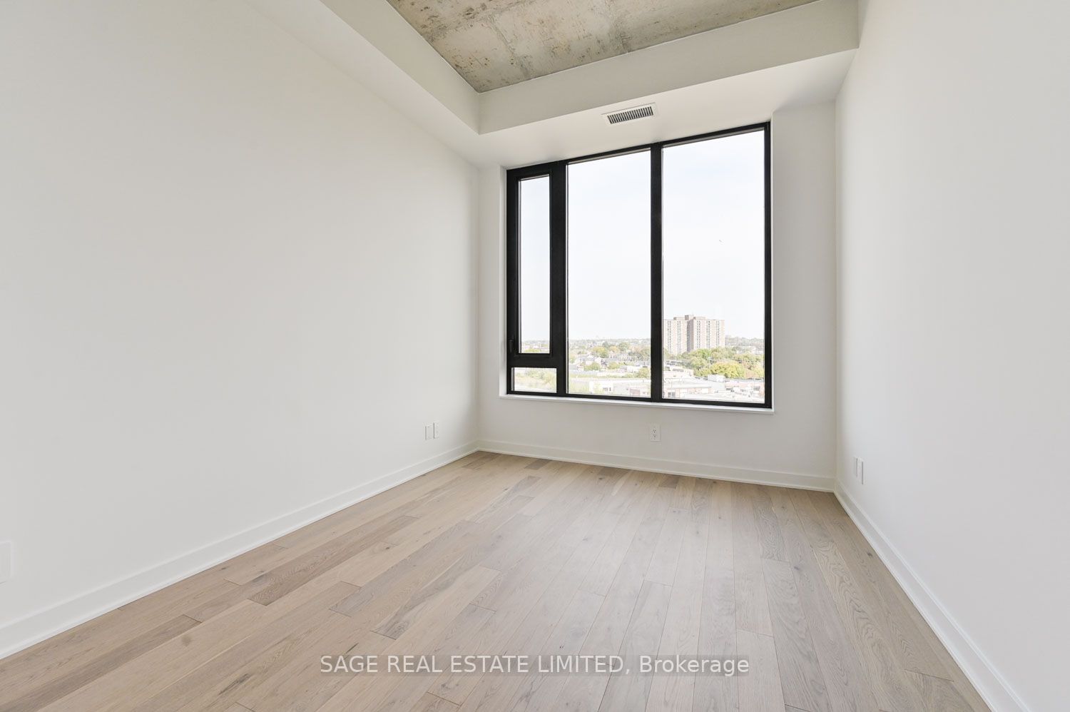 2720 Dundas St W, #811