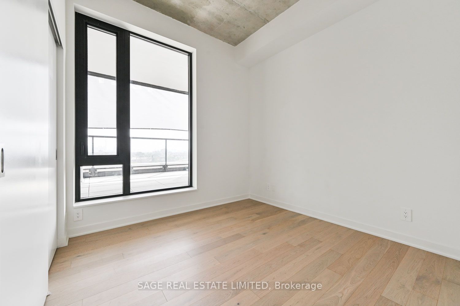 2720 Dundas St W, #811