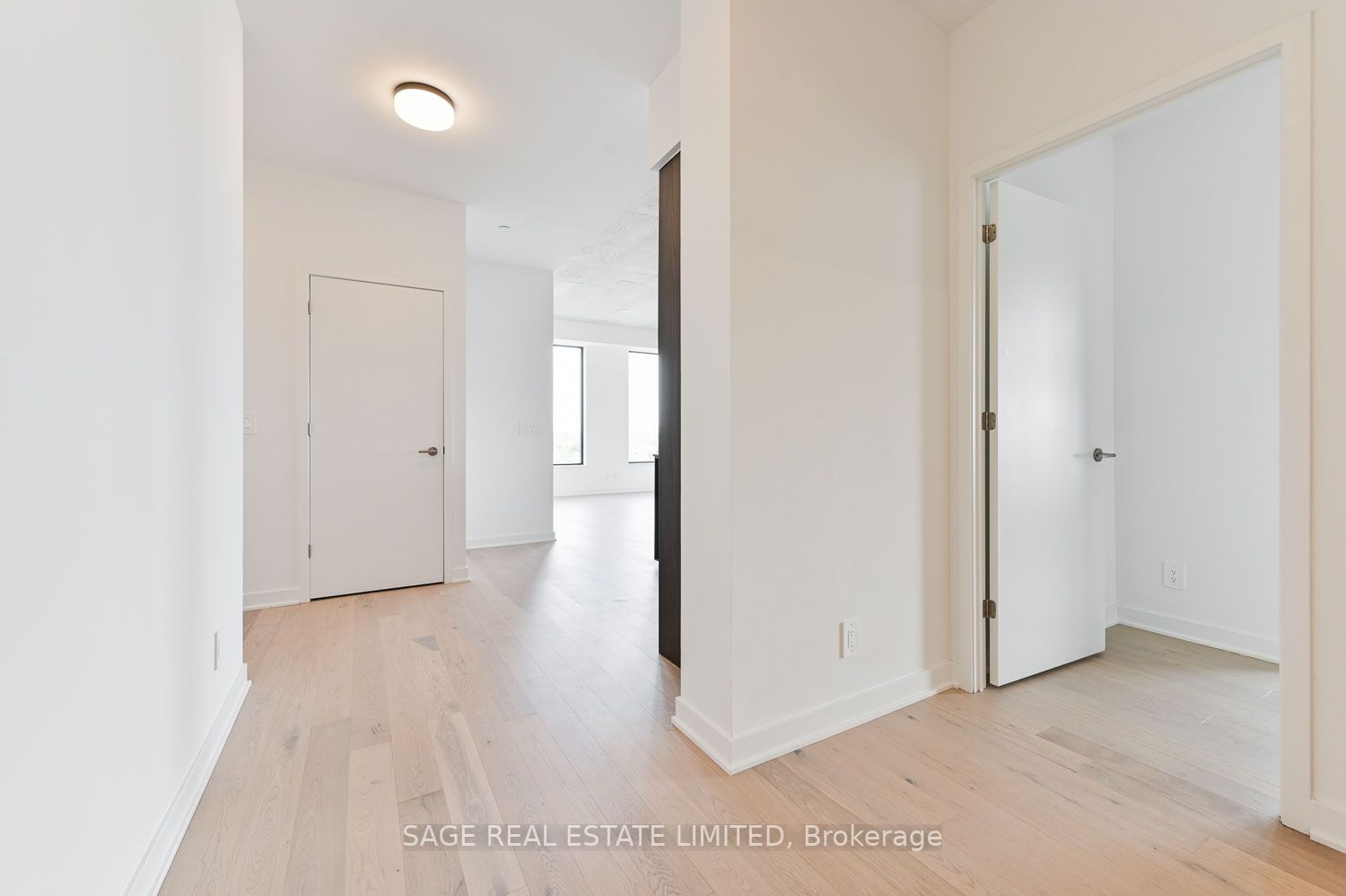 2720 Dundas St W, #811