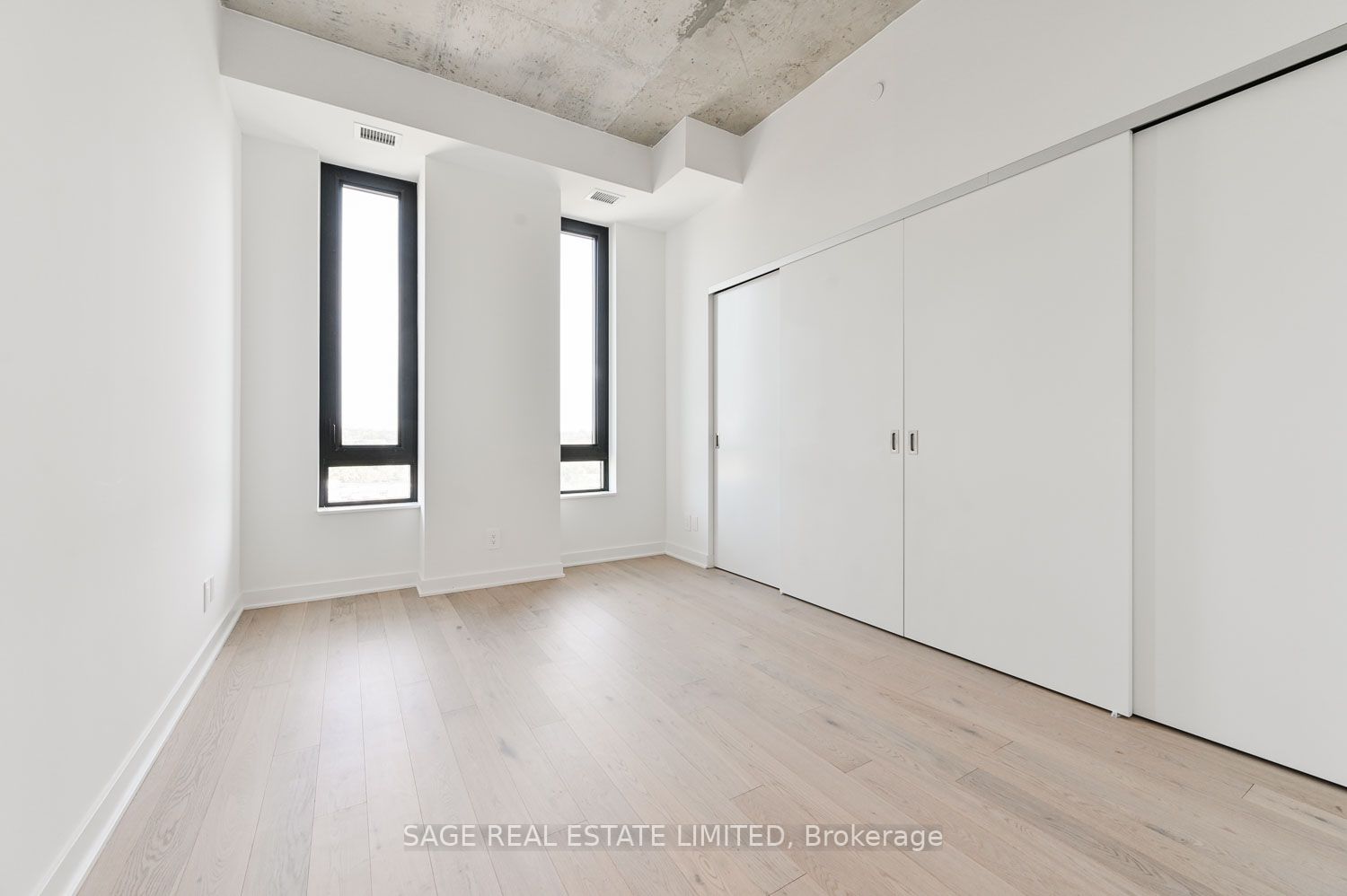 2720 Dundas St W, #811