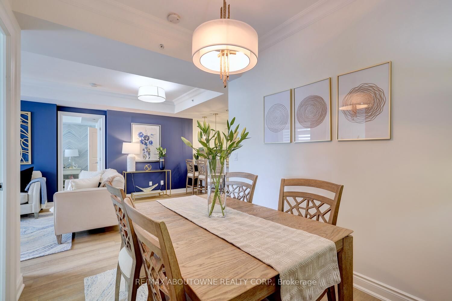 3500 Lakeshore Rd W, #325